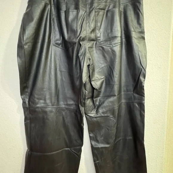 Black faux leather Pants - Picture 2 of 3